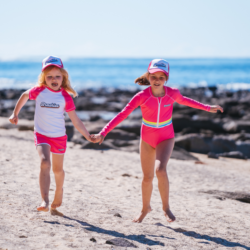 High-visibility kids rashie with short sleeves and sun protection