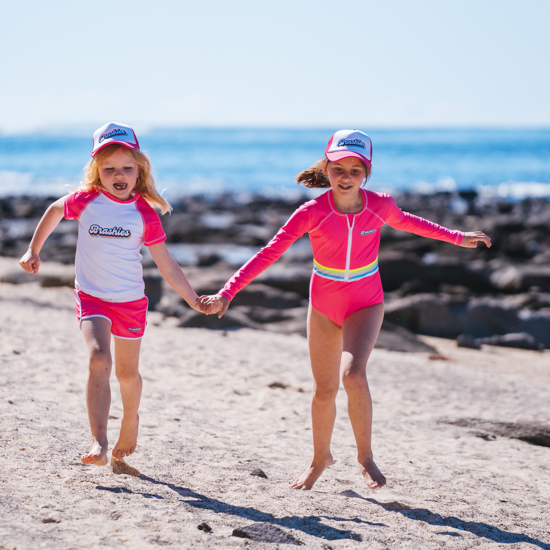 High-visibility kids rashie with short sleeves and sun protection